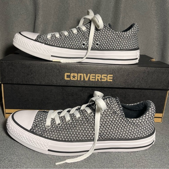 Women’s Converse All Star.  Size 7 - Picture 3 of 6